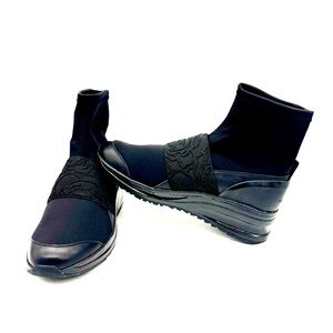 NWOB Taryn Rose Zorah High Top Sneaker Sock Chunky Boots Size: 7